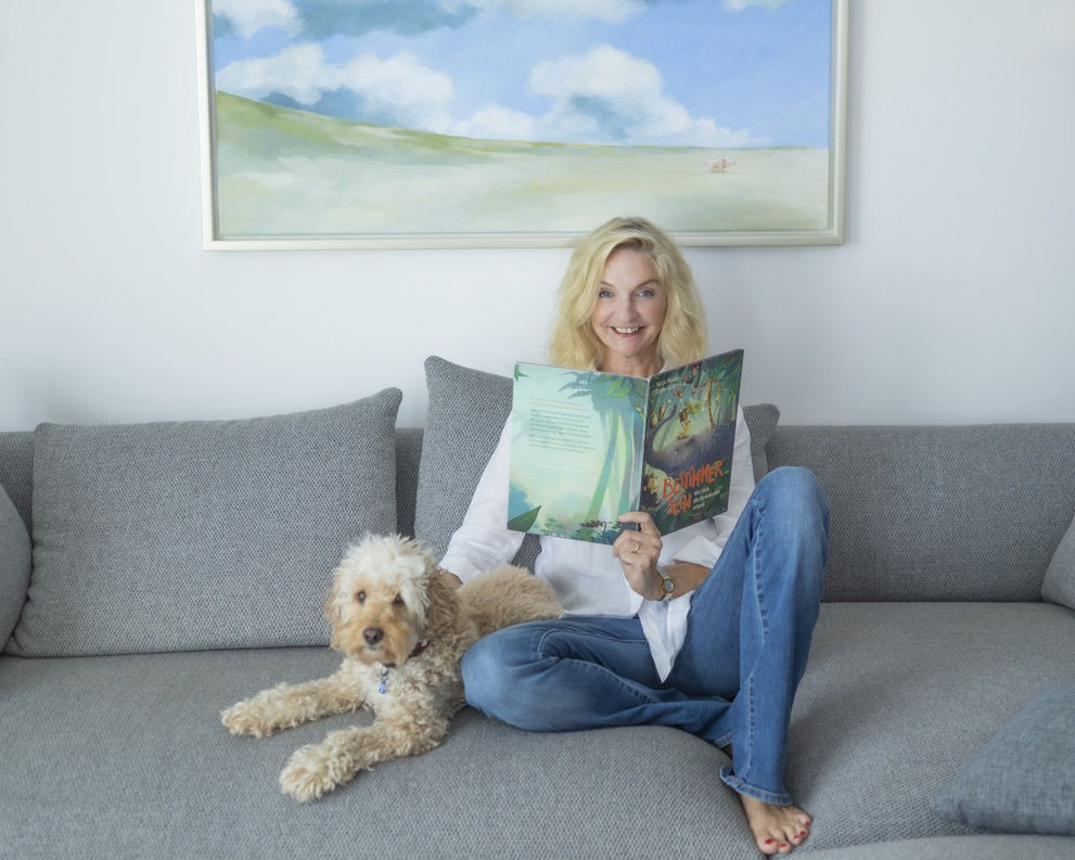 Katja auf Sofa